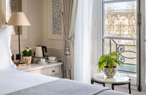 Saint-Thomas-d'Aquin Hotel | Hotel Du Quai Voltaire