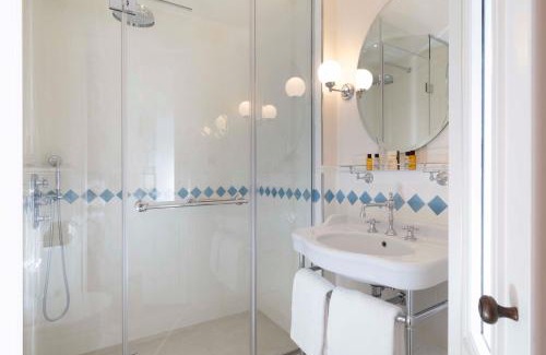 Saint-Thomas-d'Aquin Hotel | Hotel Du Quai Voltaire