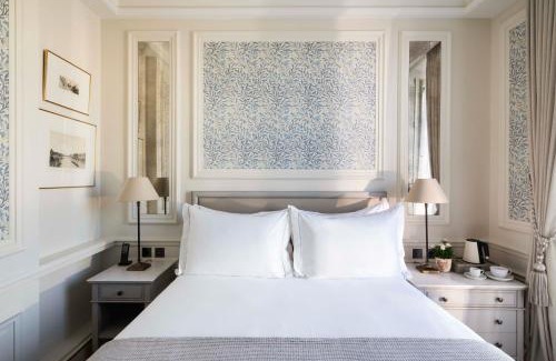 Saint-Thomas-d'Aquin Hotel | Hotel Du Quai Voltaire