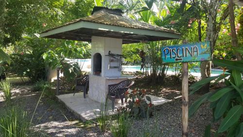 Cahuita Bed & Breakfast | Hotel El Colibri Rojo - Cabinas - Le Colibri Rouge