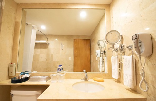 Costera Acapulco Hotel | Hotel Emporio Acapulco