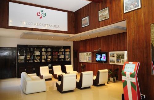 Macachin Hotel | Hotel Euzko Alkartasuna