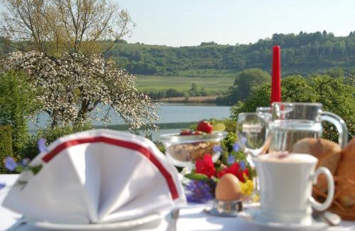 Schalkenmehren Hotel | Hotel-Ferienwohnungen Cafe Maarblick