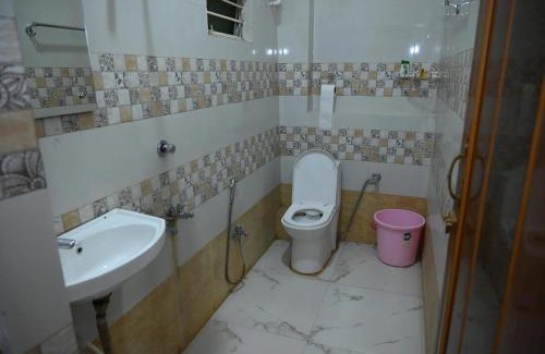 Madanpur Hotel | HOTEL FIRST CROWN