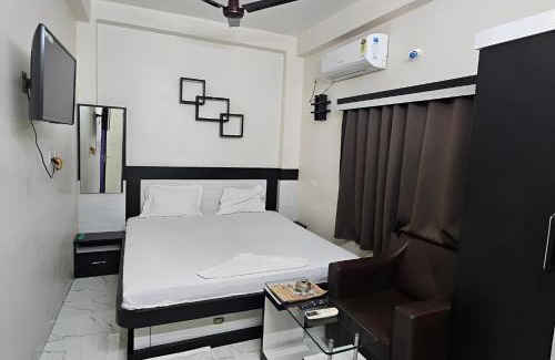 Madanpur Hotel | HOTEL FIRST CROWN