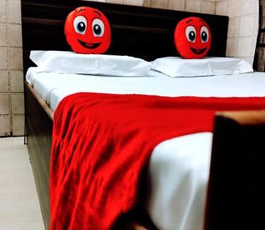 Charbagh Hotel | HOTEL G-S INN PREMIUM - Near Railway Station and Bus stand - A Top Rated Hotel