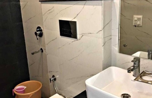 Zirakpur Hotel | Hotel Glass Inn