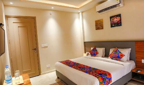 Sector 70 House | Hotel Global Corporate Noida