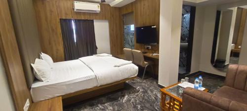 Mira Road East Hotel | Hotel Godavari Inn