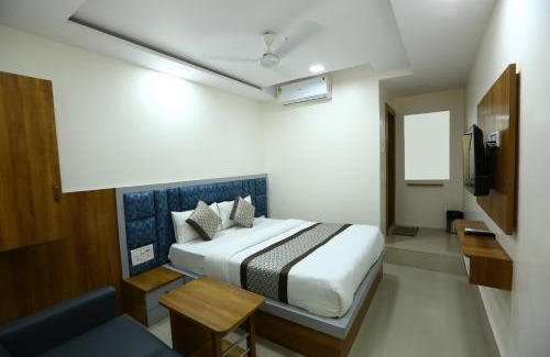 Surat Hotel | HOTEL GOLDEN CITY
