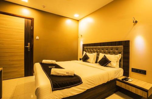 Vile Parle House | Hotel Golden Crown