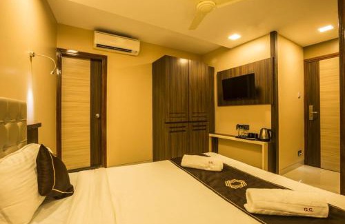Vile Parle House | Hotel Golden Crown