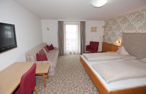 Curon Venosta Hotel | Hotel Goldener Adler