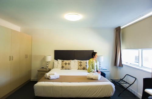 Parkes Hotel | Hotel Gracelands