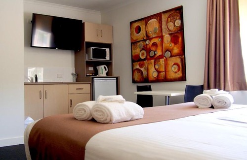 Parkes Hotel | Hotel Gracelands