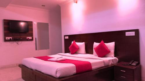 Chanakyapuri Hotel | Hotel Grand Caves Plaza Near IGI Airport Delhi