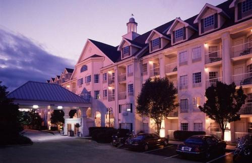 Branson Theater District Hotel | Hotel Grand Victorian