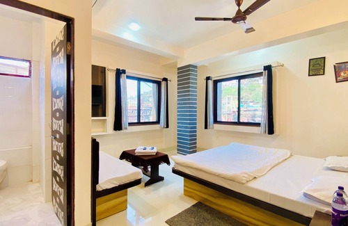Omkareshwar Hotel | Hotel Gurukripa Inn