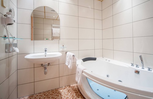 Legnica Hotel | Hotel Gwarna