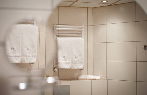 Legnica Hotel | Hotel Gwarna