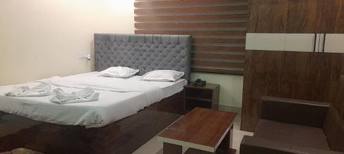 Jangipur Hotel | Hotel Hangout