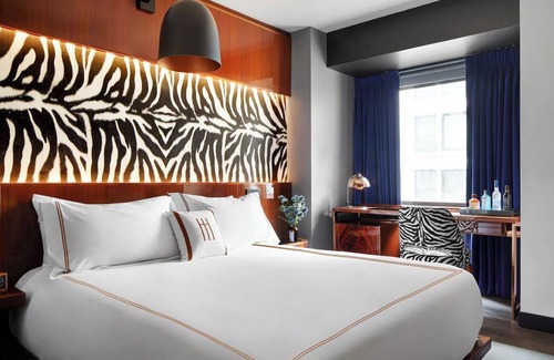Midtown Hotel | Hotel Hendricks | King Room | Empire State Views & Prime Location
