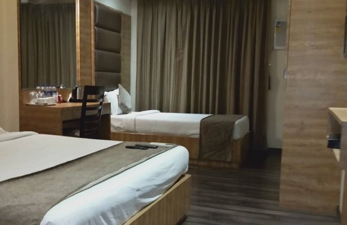 Sector 11 Hotel | Hotel Heritage Dakshin
