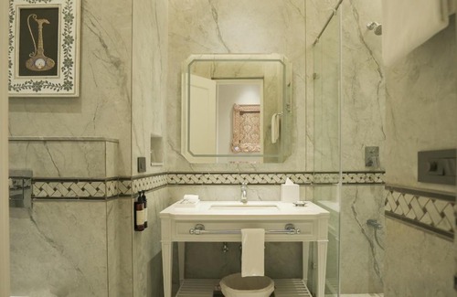 Ahmedabad Hotel | Hotel Hillock Ahmedabad