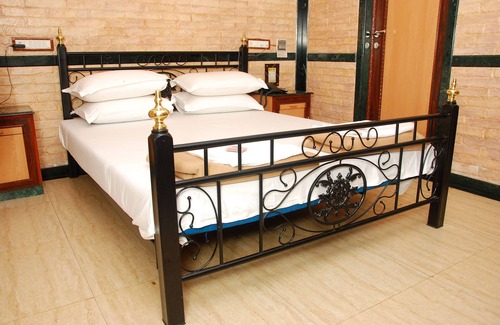 Girgaon Hotel | Hotel Hira