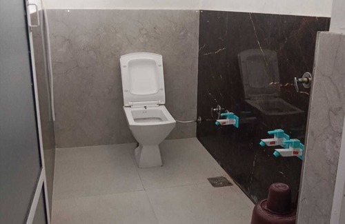 Halol Hotel | Hotel HK