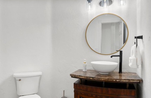Woodmoor Villa | Hotel Homes - Thunderbird Villa Retreat