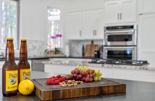 Woodmoor Villa | Hotel Homes - Thunderbird Villa Retreat