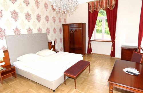 Millstatt Hotel | Hotel ∙ Hotel Kaiser Franz Josef - INCL. LIFT PASS Three-bed room, shower/wc, BB