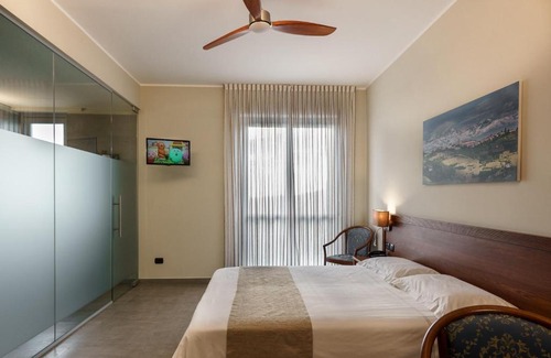 Monforte d'Alba Hotel | Hotel Il Grappolo D'Oro