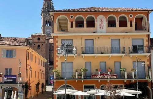 Monforte d'Alba Hotel | Hotel Il Grappolo D'Oro
