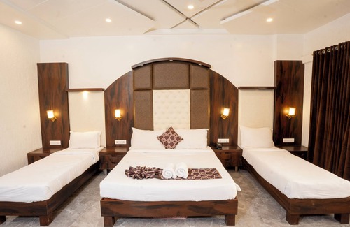 Maliwada Hotel | Hotel Grand Sarowar