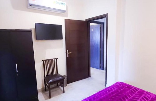 Chittaranjan Hotel | Hotel In CR Park