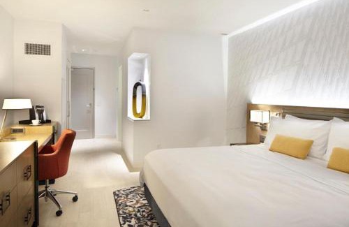 Peachtree Center Hotel | Hotel Indigo Atlanta Downtown by IHG
