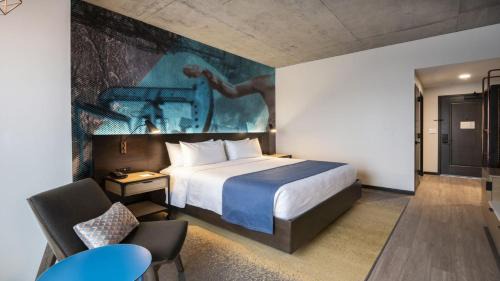Blue Dome District Hotel | Hotel Indigo Tulsa DWTN/Entertainment Area