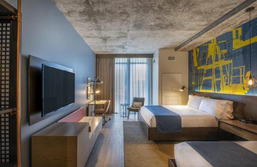 Blue Dome District Hotel | Hotel Indigo Tulsa DWTN/Entertainment Area