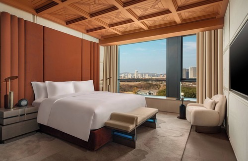 Bin Hu District Hotel | Hotel Indigo Wuxi Taihu New City by IHG