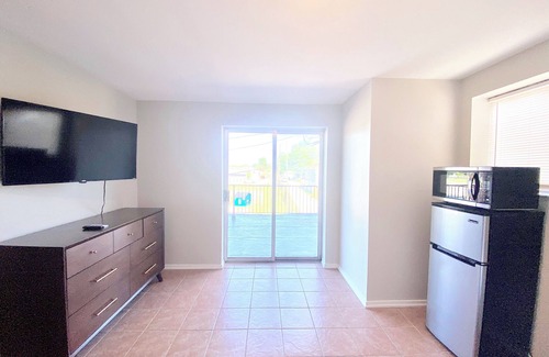 Indianapolis Apartment | Hotel Indy Balcony Room