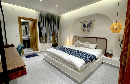 Lohaghat Hotel | Hotel Inrira