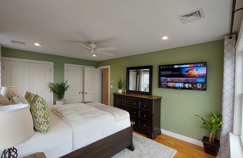 Island Park House | Hotel Inspired Modern Retreat - Up to 30% Off