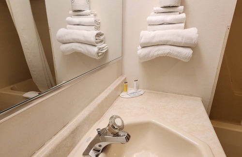 Iron Mountain Hotel | Hotel Iron Mountain Inn & Suites