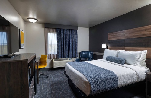 Ashwaubenon Hotel | Hotel J Green Bay