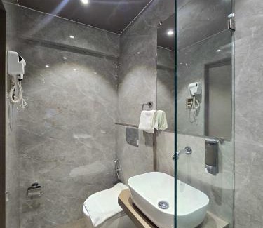 Grant Road Hotel | Hotel Kalpana Palace, Mumbai