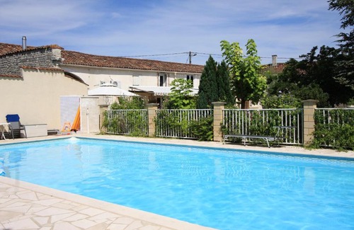 Sigogne Hotel | Hotel Karina