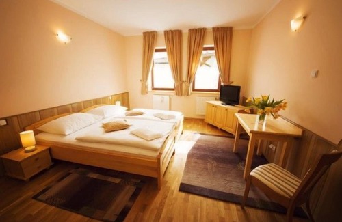 Lozorno Hotel | Hotel Karpatsky Dvor