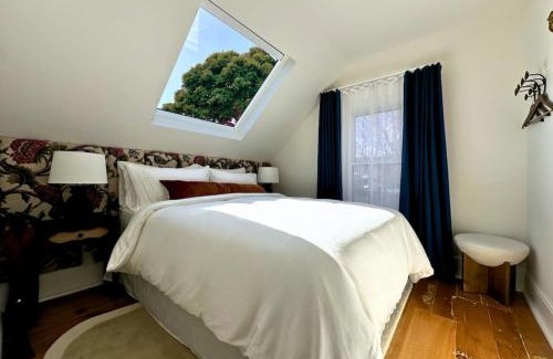 Prince Edward House | Hotel Karydia A private guesthouse experience in Prince Edward County